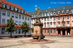 Muttergottesbrunnen "Madonna Fountain" at Kornmarkt (Heidelberg, Germany) . . . © 2009 Alan Ticheler. All rights reserved.
