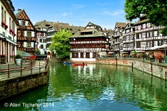 Canal on Grande Île (Strasbourg, France). . . © 2009 Alan Ticheler. All rights reserved.